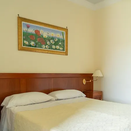 Acacia 3*