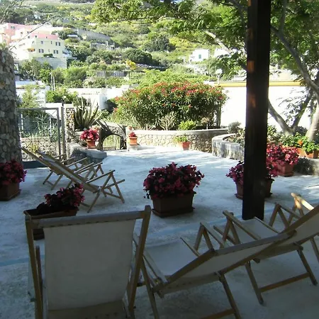 Acacia Bed & Breakfast 3*